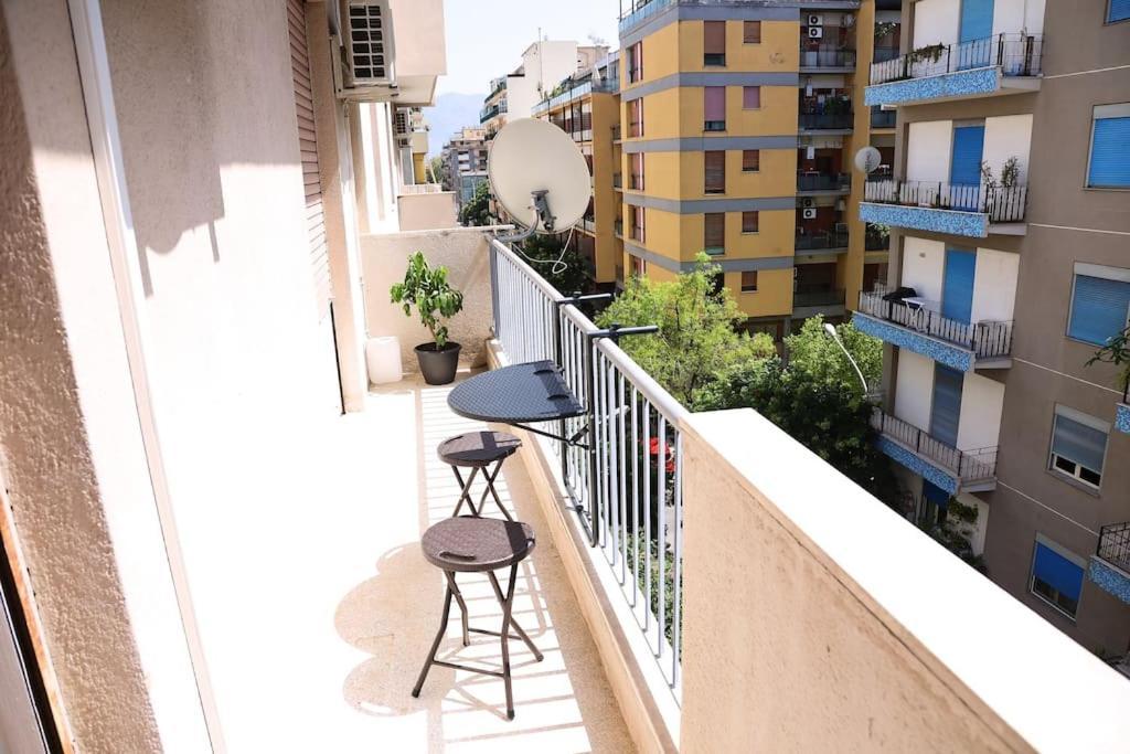 Appartamento La Casa Del Maggiore, Tra Mare E Centro Palermo Esterno foto